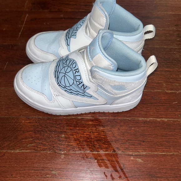 Kids Jordan 1 Sneakers Easy On - Light Blue and White size 1.5 - Picture 2 of 5